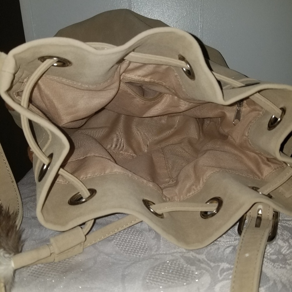 Feather tassel handbag - Picture 4 of 5